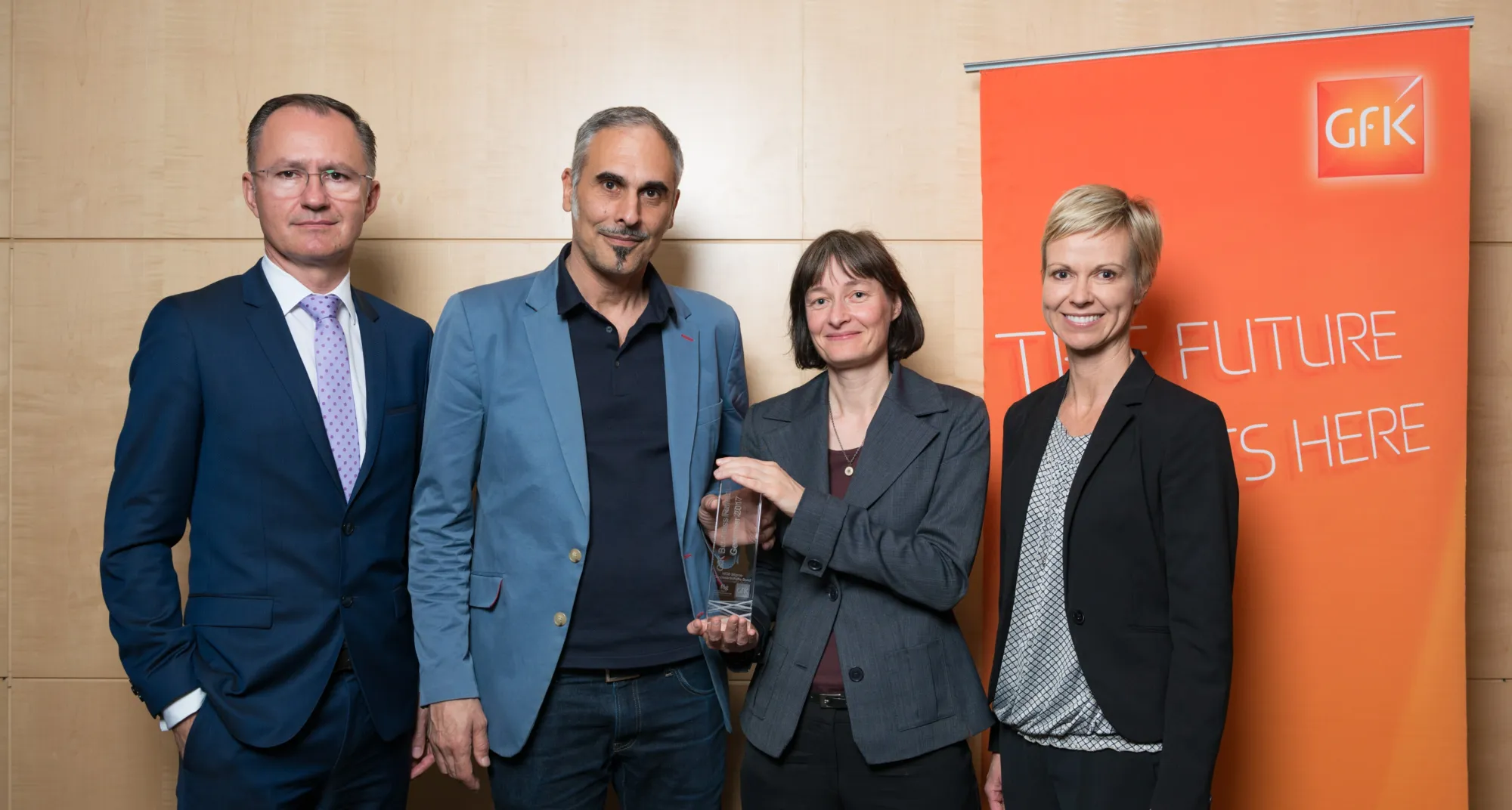 Gfk business reflector 2017 v2 szabo schaub diethelm reimer