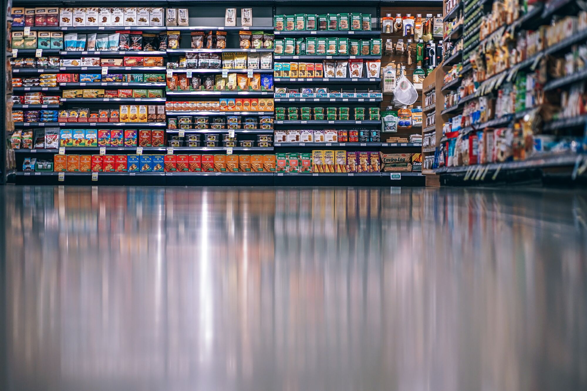 Aisle 3105629
